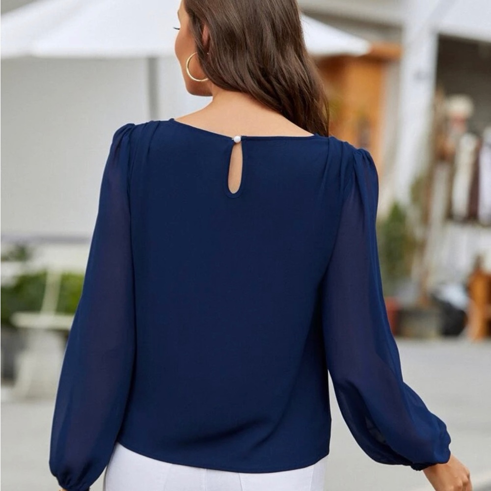 Keyhole long sleeve blouse